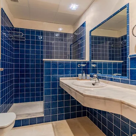Global Los Moriscos Apartment